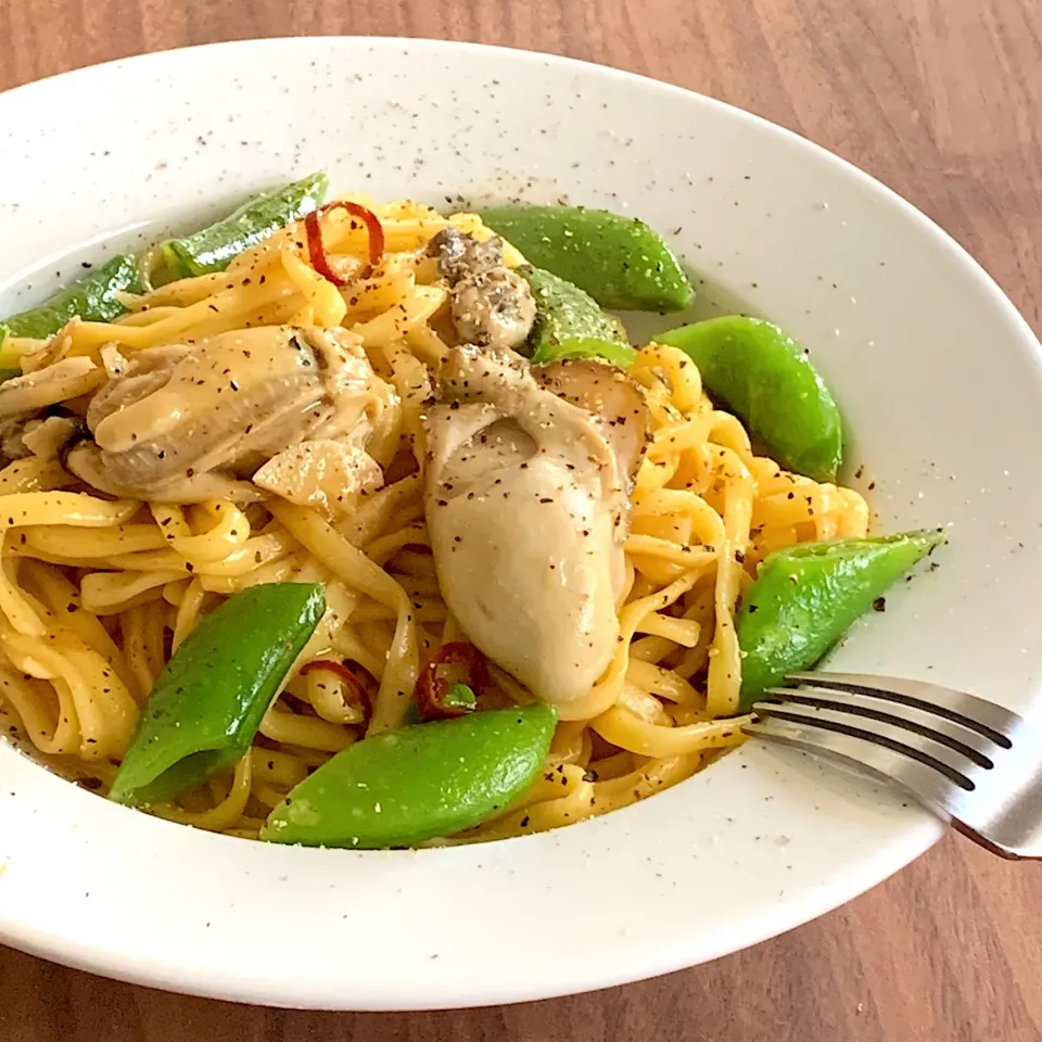 牡蠣とスナップえんどうのペペロンチーノ🍝|ユッキーさん