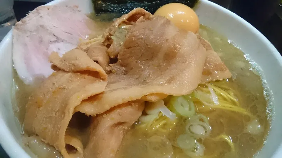 【家元不在で初営業】
一条流がんこラーメン総本家
大量煮干スープの「雪」
（1,100円）
＠四谷三丁目4分
（JR新宿駅から徒歩23分）
22064|大脇さん