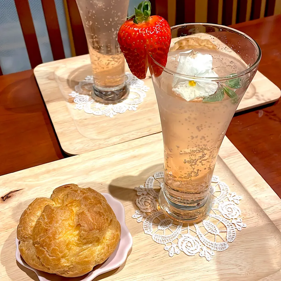 自家製いちごシロップでいちごソーダ🍓|mokoさん