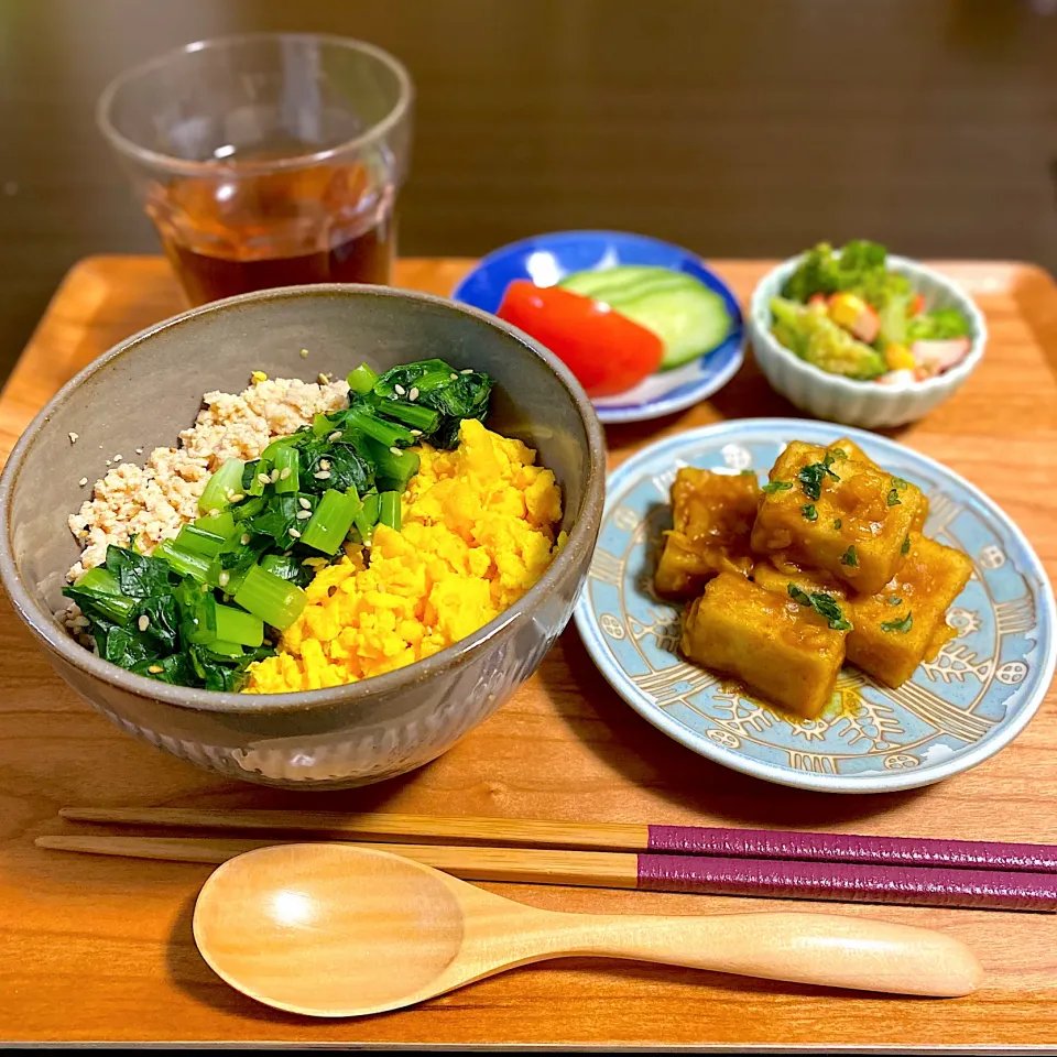 Snapdishの料理写真:鶏そぼろの3色丼|ちぐあささん