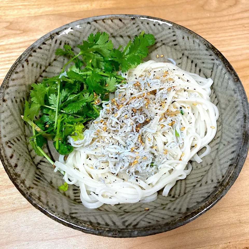 しらすとパクチー油和え麺|CHIZUさん