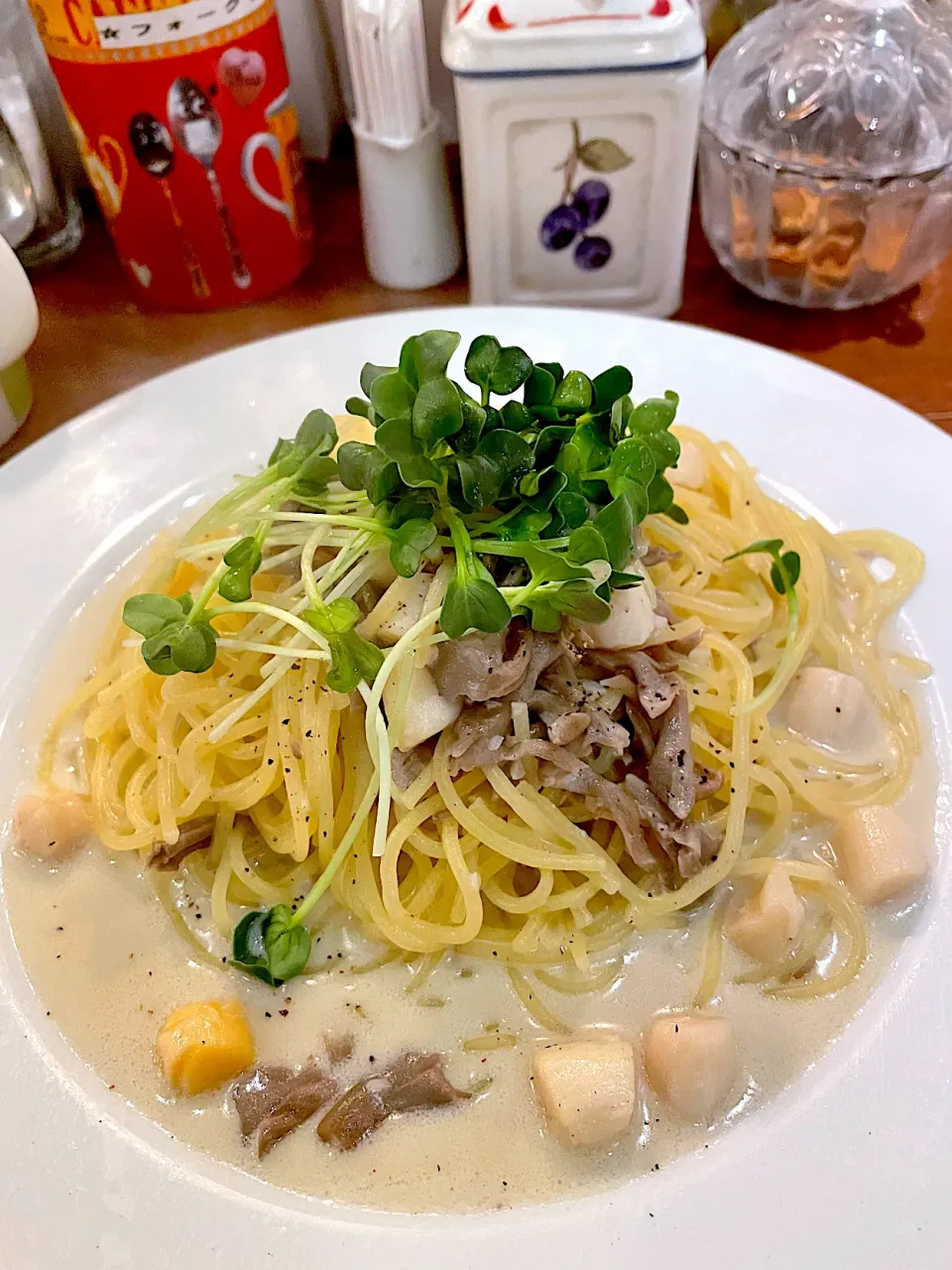 TORANOMON PASTAの帆立貝柱と舞茸のホワイトクリーム＠虎ノ門|Yasuhiro Koikeさん