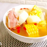 Radish and Corn Pork Rib Soup|bernice leeさん