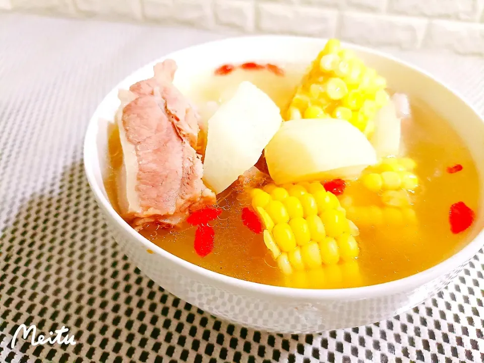 Radish and Corn Pork Rib Soup|bernice leeさん