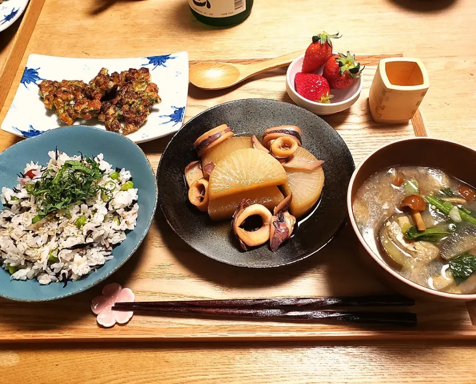 烏賊と大根の醤油煮、納豆と竹輪のいそべ焼き、梅とひじきとしらすのチャーハン|halさん