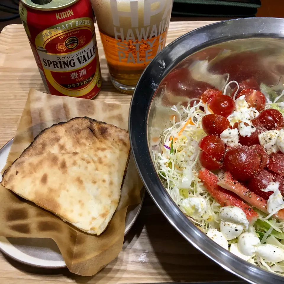 チーズナン🧀🫓とサラダ🥗とビール🍺|Jean Nobyさん