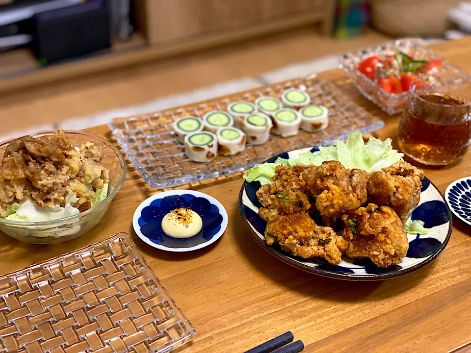 唐揚げ／豚ばら肉と新じゃがの生姜焼きポテサラ／ちくわ胡瓜／トマトマリネ|ひろさんとゆりさんさん