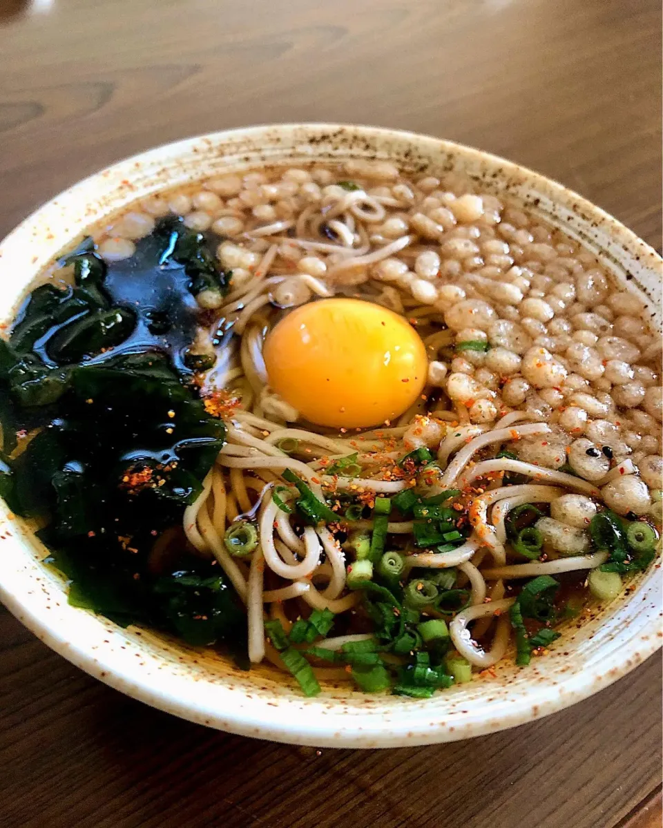 立ち食いそば風 天かすたっぷり月見わかめ蕎麦|ガク魁‼︎男飯さん