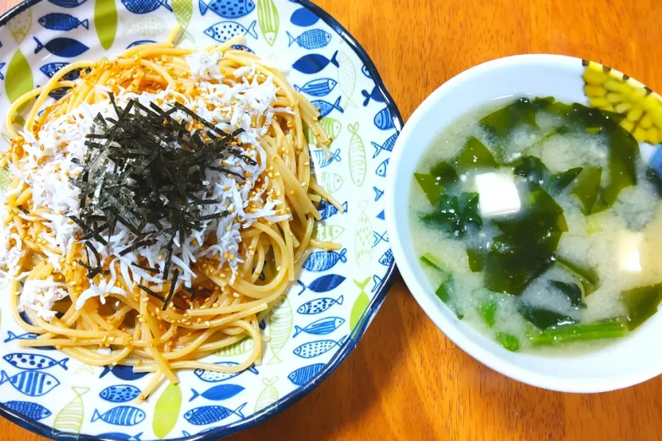 2022 0324　しらすのバター醬油パスタ　ほうれん草とわかめと豆腐のお味噌汁|いもこ。さん