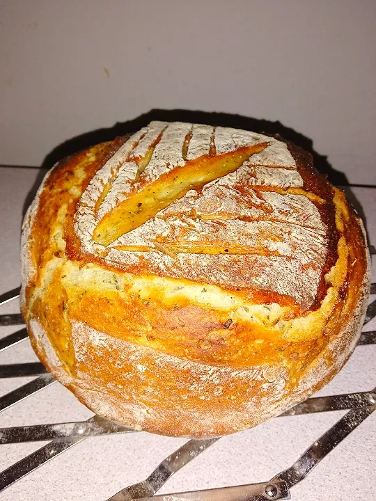 Rosemary,Basil,Parsley and Garlic Sourdough loaf.|Blondi's Bakeryさん