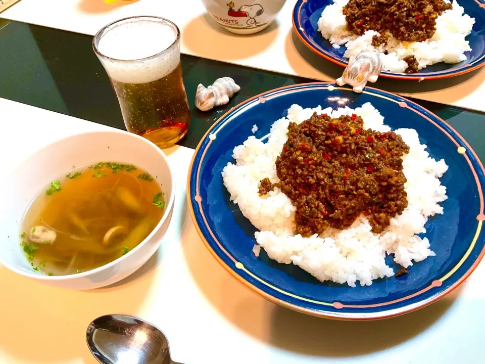 Snapdishの料理写真:スパイスで作るドライキーマカレーとアスパラとマッシュのオニオンスープ|Takeshi  Nagakiさん