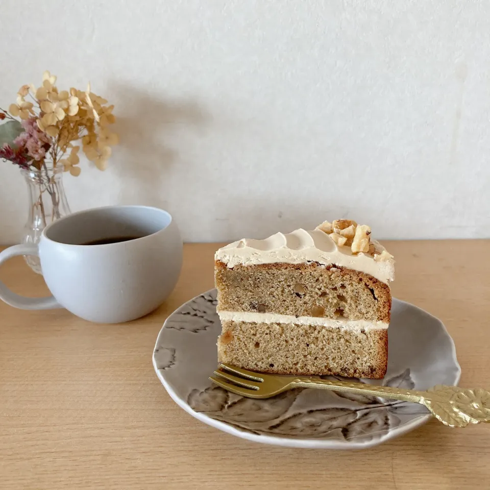 Snapdishの料理写真:コーヒーとクルミのケーキ🧁☕️|ちゃみこさん