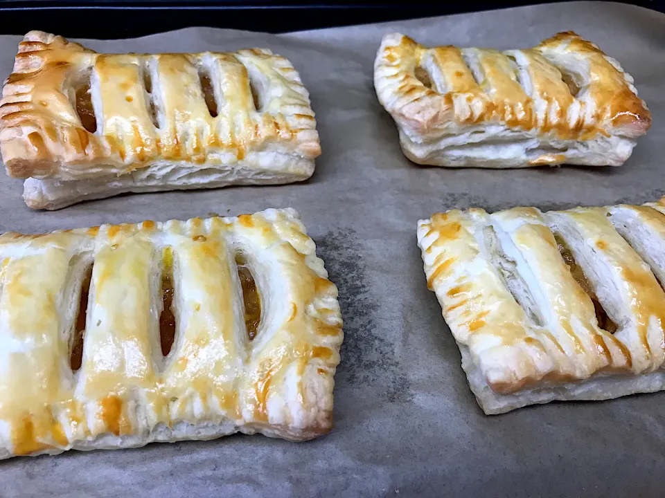 Snapdishの料理写真:手作りアップルパイ🍎🥧|えいぽんさん