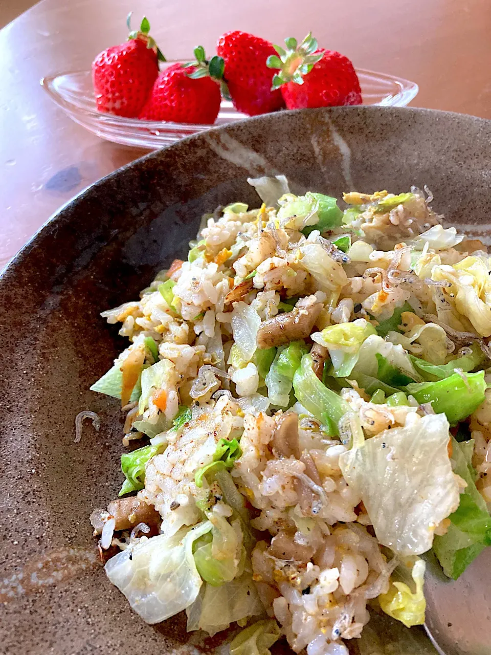 春ごぼう、しらす、レタスのチャーハン😻さがほのか🍓|さくたえさん