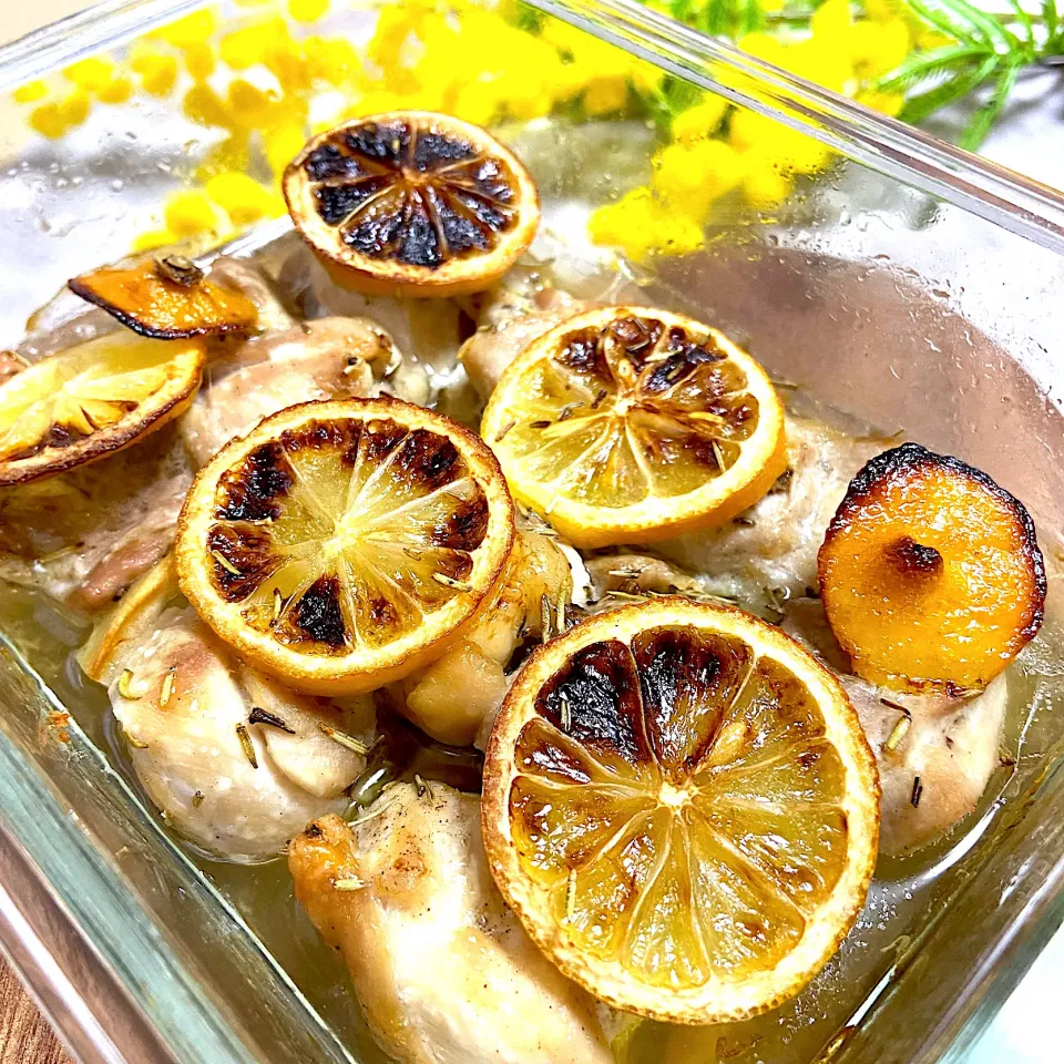 三國シェフの鶏もも肉のレモンロースト🍋|ス〜さんさん