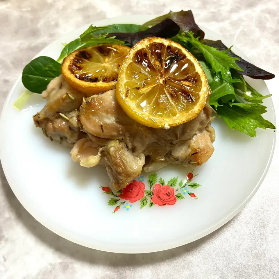 三國シェフの鶏もも肉のレモンロースト🍋|ス〜さんさん