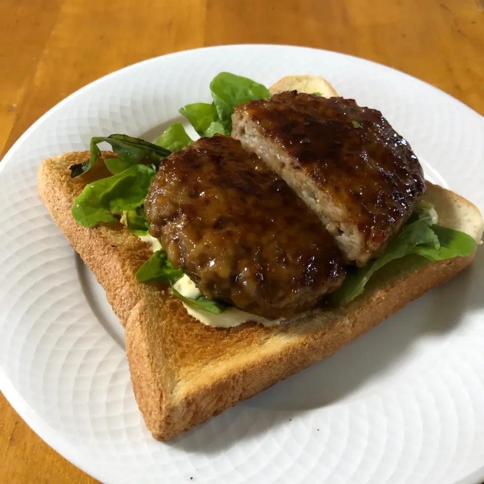 照り焼きハンバーグトースト|沖縄「ピロピロ」ライフさん