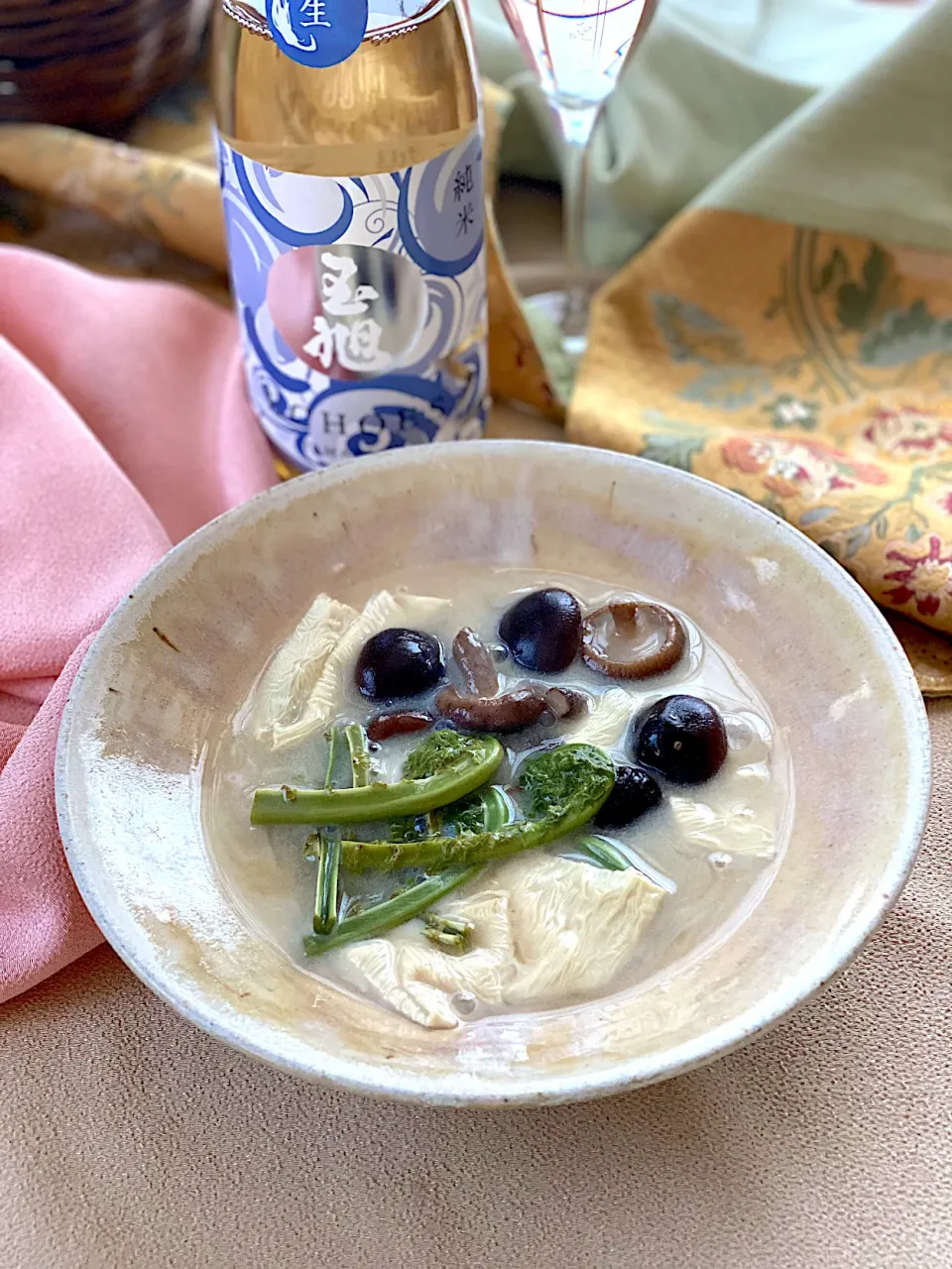 こごみぜんまいとゆばのお吸い物🥢|ゆきぽん@ゆきの家飲み料理さん