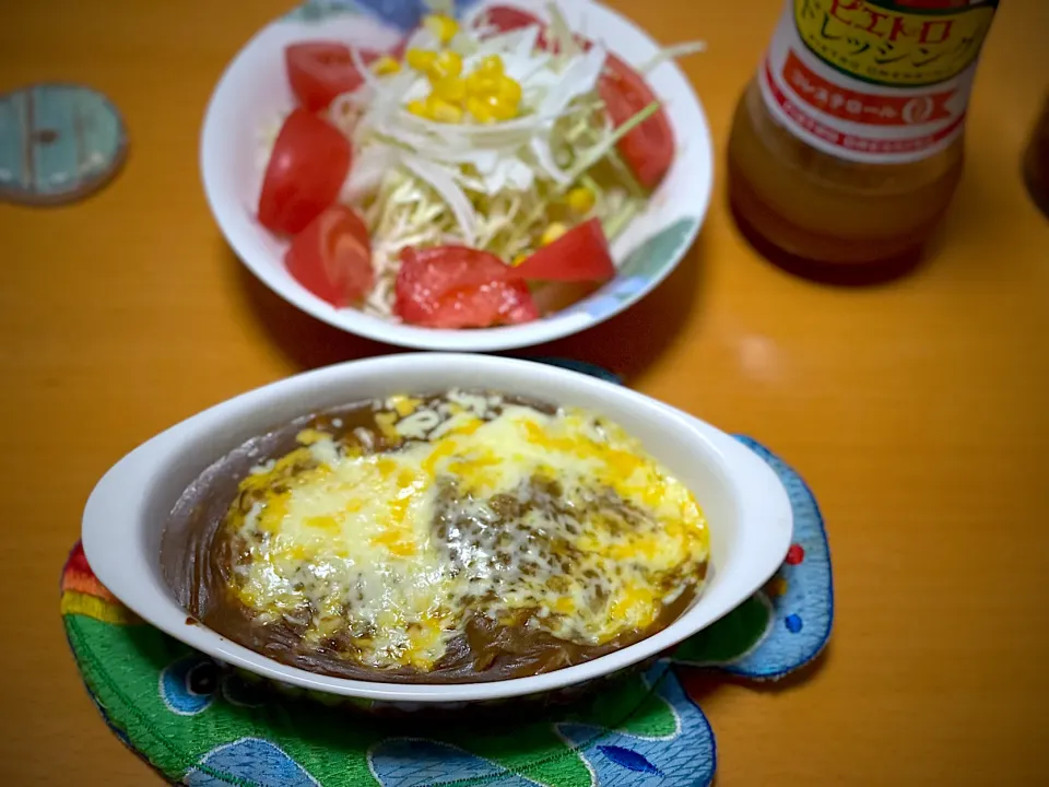 カレードリア🌟新玉ねぎとトマトサラダ|まり＊さん