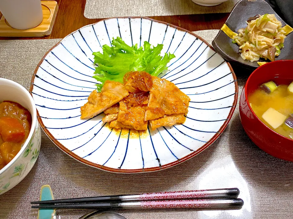 生姜焼き、ネギ味噌キノコ、茄子と木綿豆腐のお味噌汁、お義母さんのカレー|ちぃさん