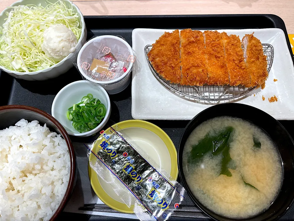 Snapdishの料理写真:朝ロースかつ定食|マハロ菊池さん