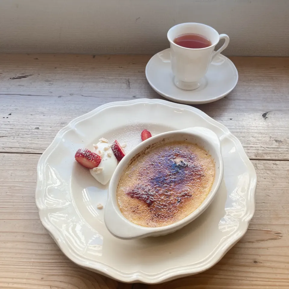 いちごのクリームブリュレ🍓☕️|ちゃみこさん