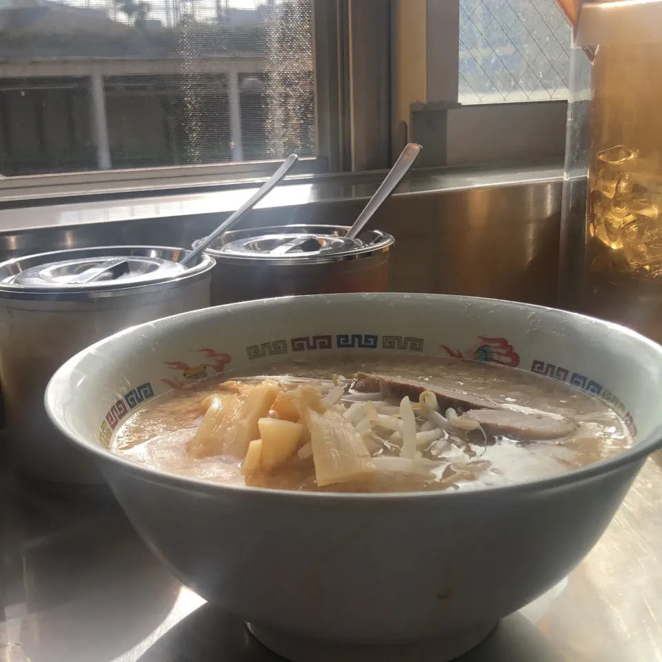 Snapdishの料理写真:＃夜勤明け　今日も　＃ホープ軒　＃君の名は。　＃聖地巡礼　のあと　＃朝ラー　喰らう　＃ラーメン|Hajime Sakaiさん