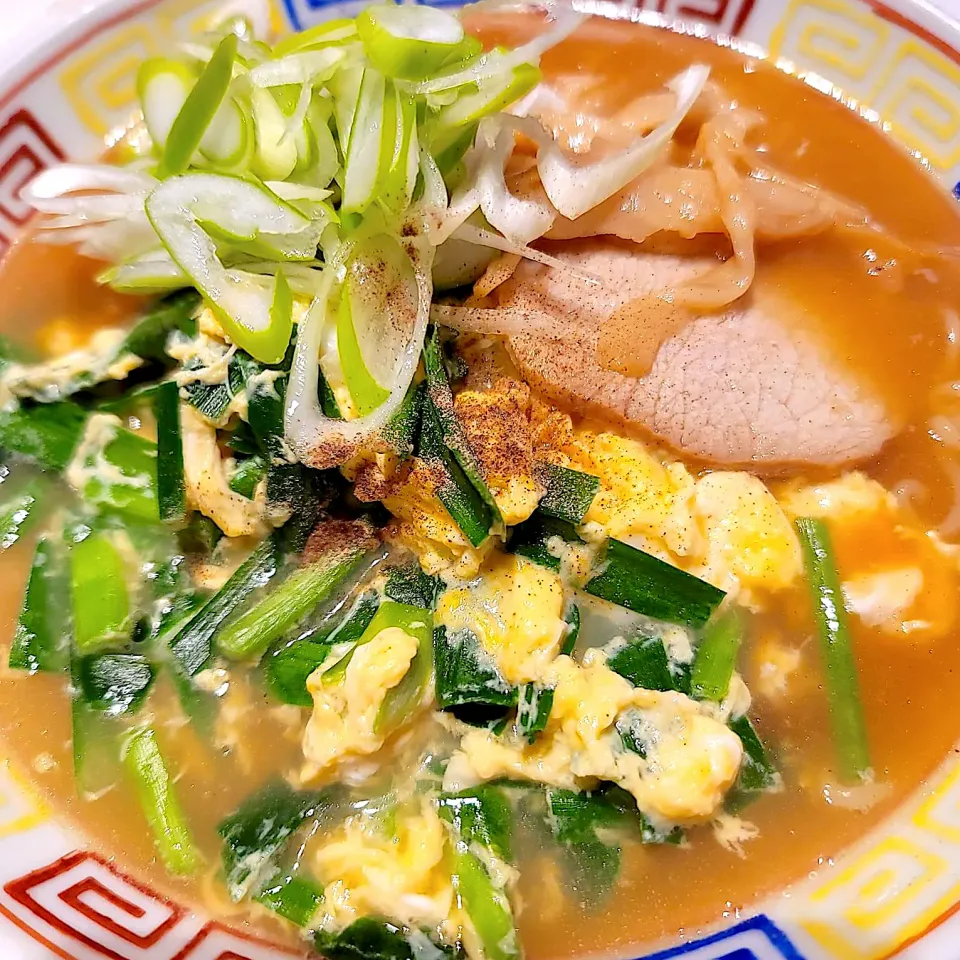 Snapdishの料理写真:ニラ玉ラーメン|Food is lifeさん