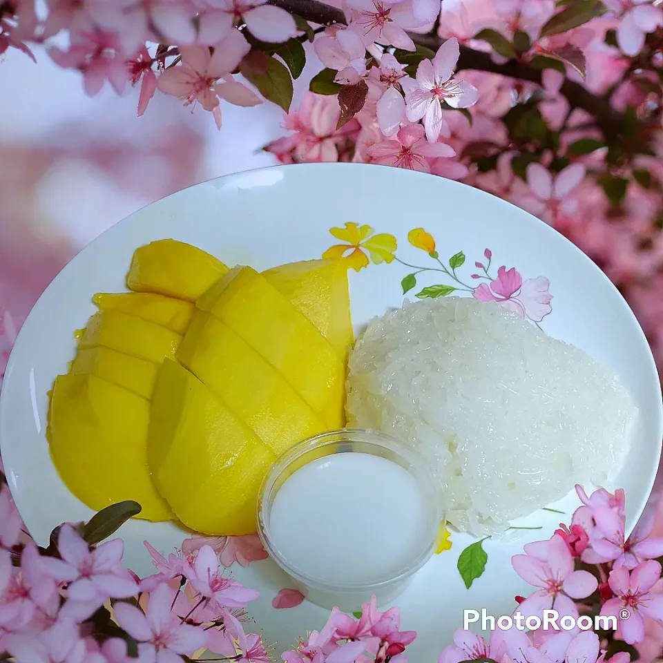 Snapdishの料理写真:Mango Sticky Rice|Janghunna Lisaさん