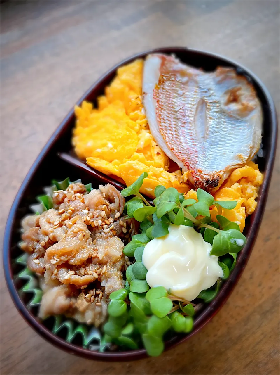 今日のお弁当・連子鯛の塩焼き　豚バラ生姜焼|akiさん