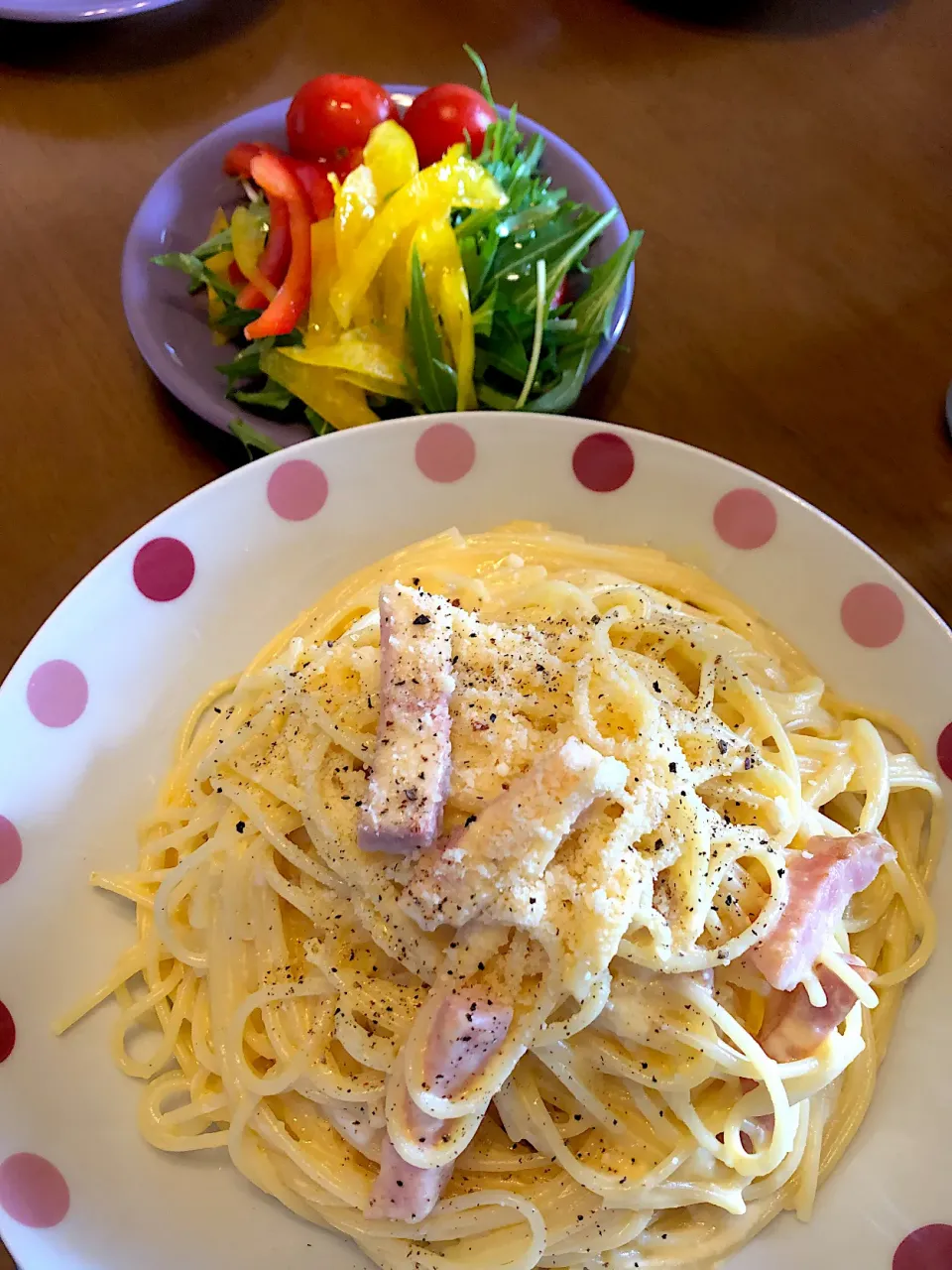 Snapdishの料理写真:カルボナーラ、プラス、水菜とパプリカのサラダ|masaさん