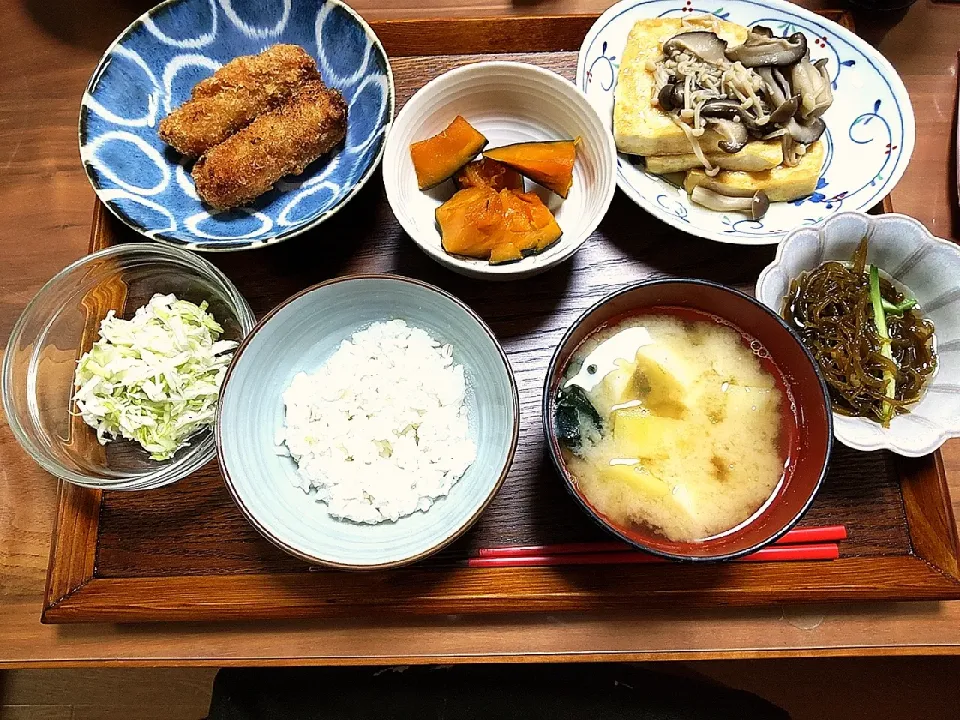 豚肉梅肉大葉フライ
豆腐キノコ類ソース
かぼちゃの煮物
もずくの酢の物
酢キャベツ
じゃがいもとワカメの味噌汁|ぴーちゃんママさん