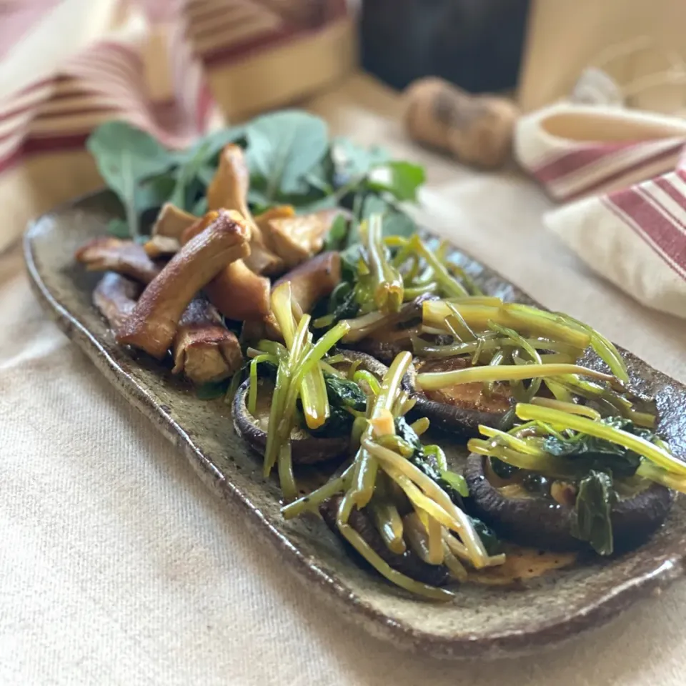 葉わさび（花わさび）の醤油漬けとしいたけのバターソテー 🥢|ゆきぽん@ゆきの家飲み料理さん