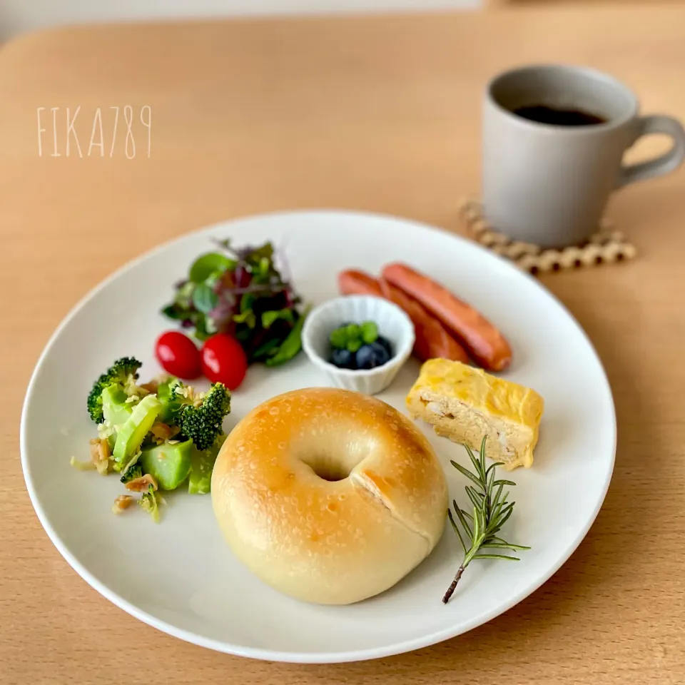 お気に入りのベーグル で 朝ごはん|FIKA789さん