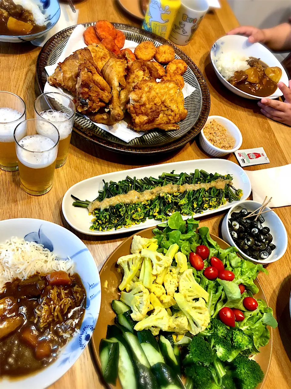 Snapdishの料理写真:猪カレー　壬生菜の胡麻酢味噌　ケンタッキーフライドチキン「ニワの日」|じゅんさんさん