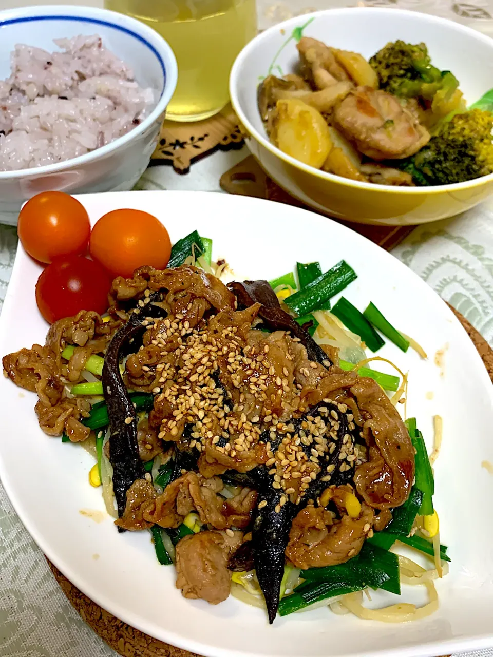 もやしと豚肉の柚子味噌味、ジャガイモと鶏肉のカレー風味|yasukoさん