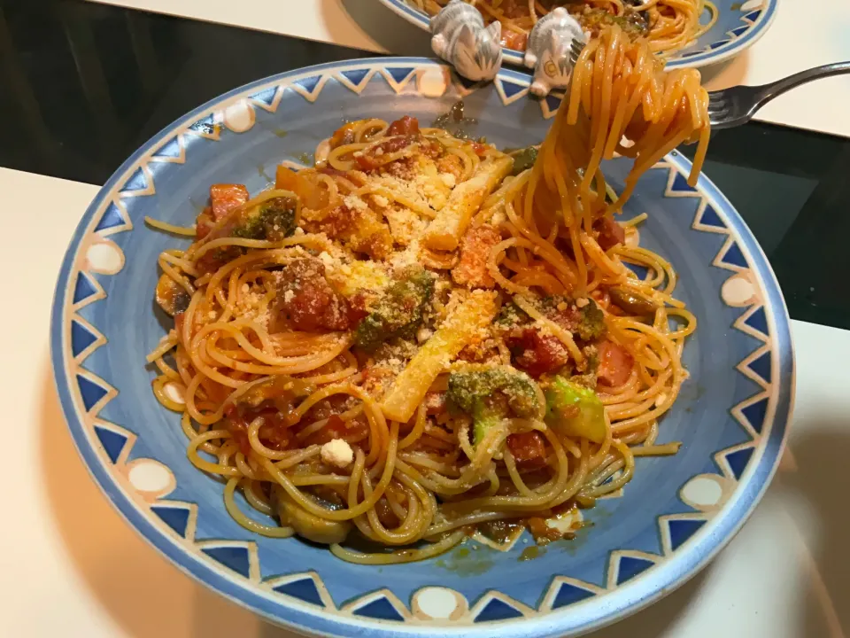 Snapdishの料理写真:ベーコン🥓とブロッコリー🥦のトマト🍅ソースパスタ|Takeshi  Nagakiさん