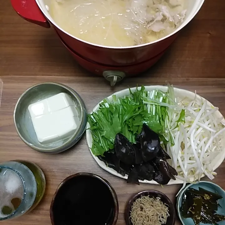 Snapdishの料理写真:20220328
キクラゲ鍋
(キクラゲ.豚肉.もやし.水菜.春雨.豆腐)
茎わかめの金平
ちりめん山椒|noccoさん