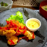 Snapdishの料理写真:チキン南蛮、塩昆布きゅうり和え、ニラと木綿豆腐のお味噌汁|ちぃさん