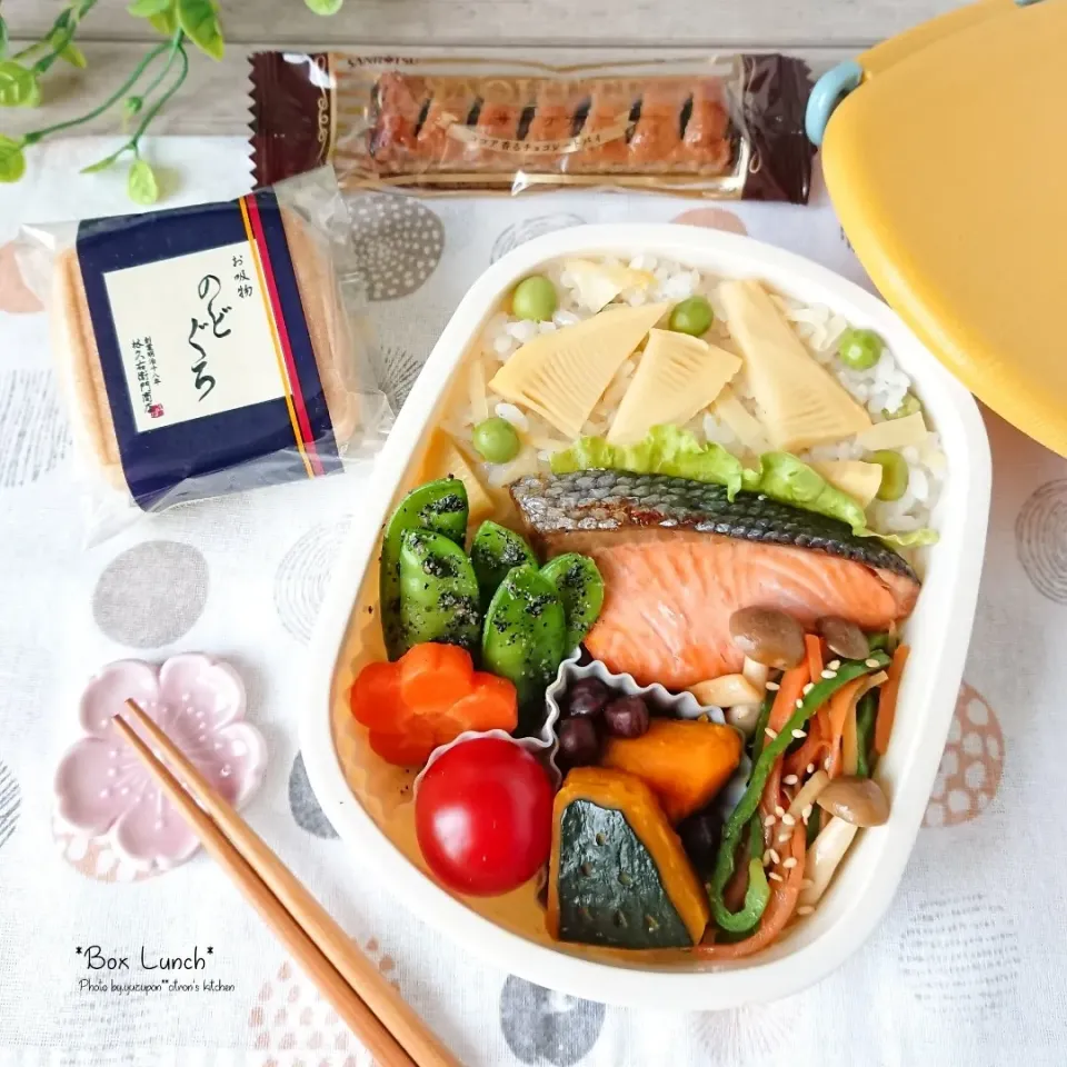 Snapdishの料理写真:春のお弁当❀タケノコご飯|ゆずぽんさん