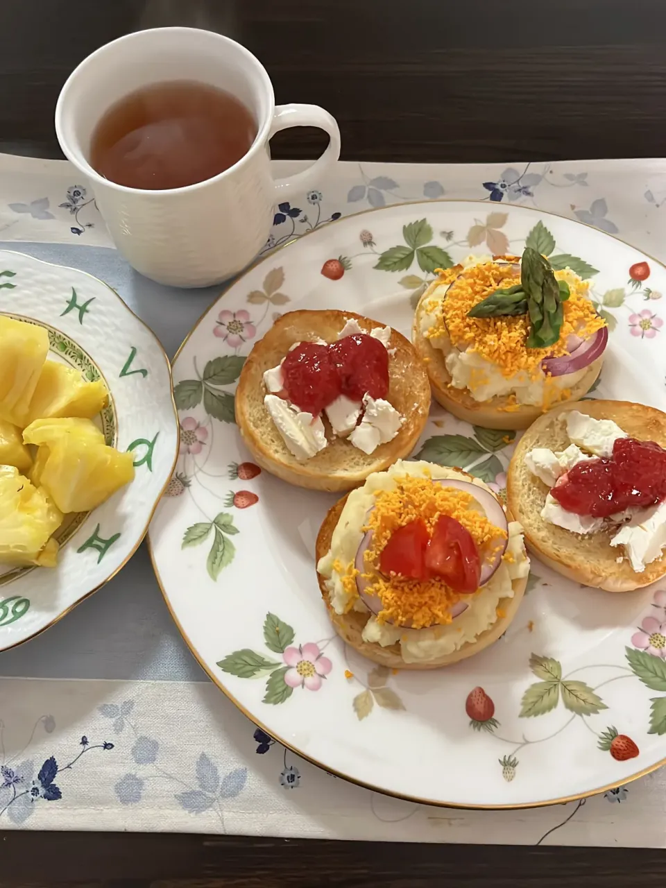 手作りのいちごジャムとミモザサラダの春爛漫のオープンサンド✨✨|tamemitiさん