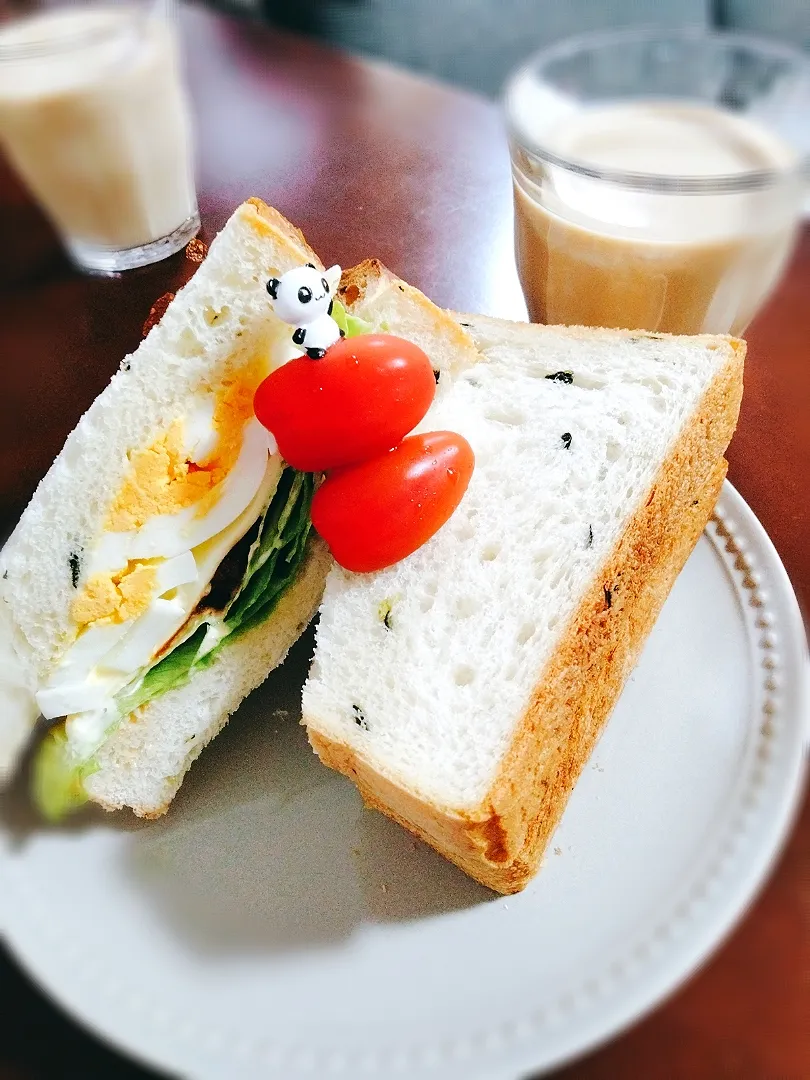 ほうれん草が入ったハード食パンのサンドイッチ|mikeyさん