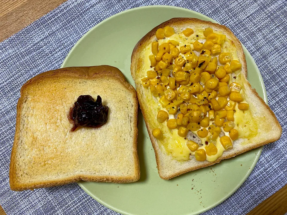 コーンマヨパン🌽🍞自家製ぶどうジャムパン🍇|1614さん