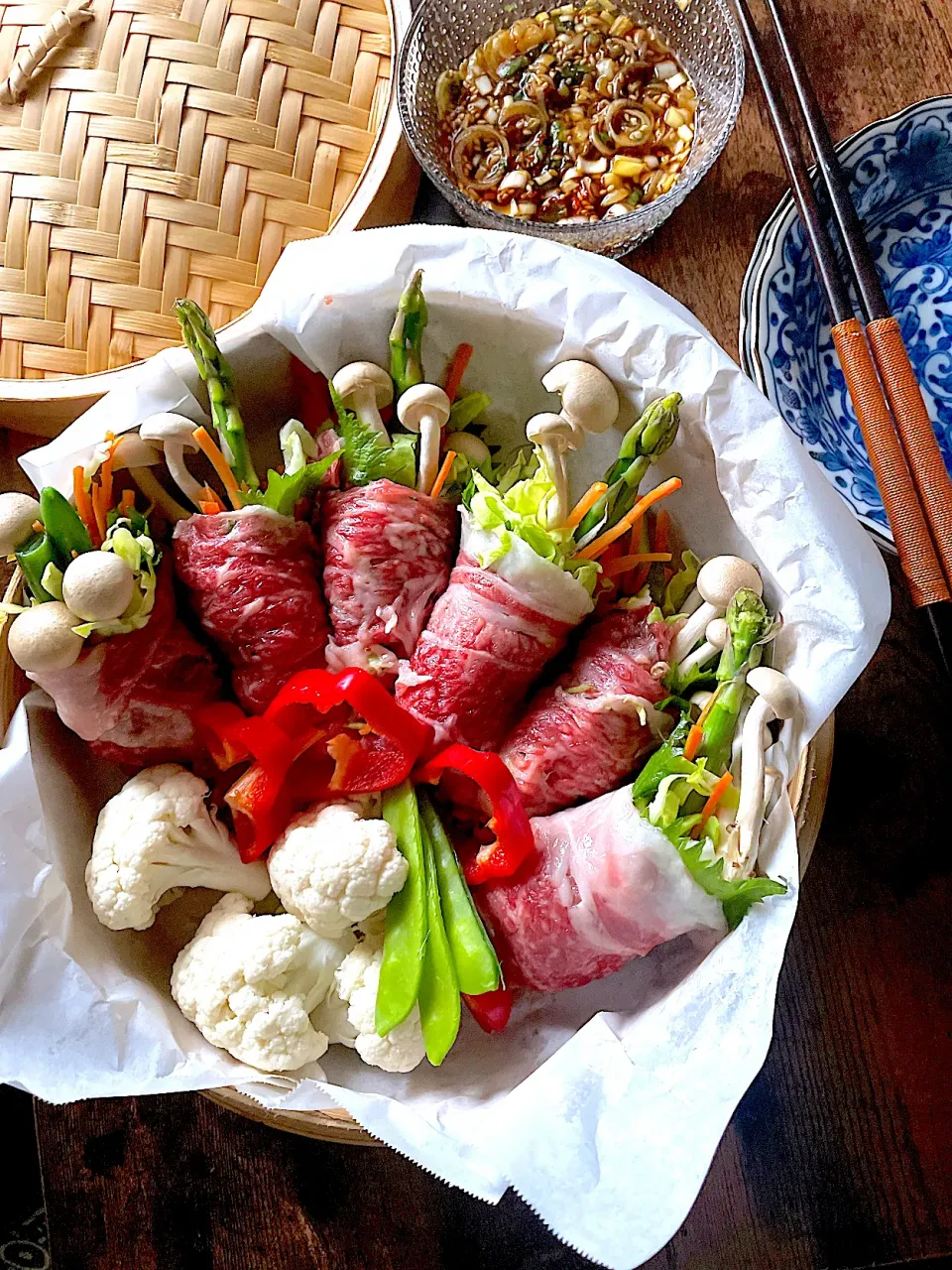 Snapdishの料理写真:春野菜の肉巻き蒸籠〜香味野菜たっぷりの醤油タレが美味しい|とんちんさん