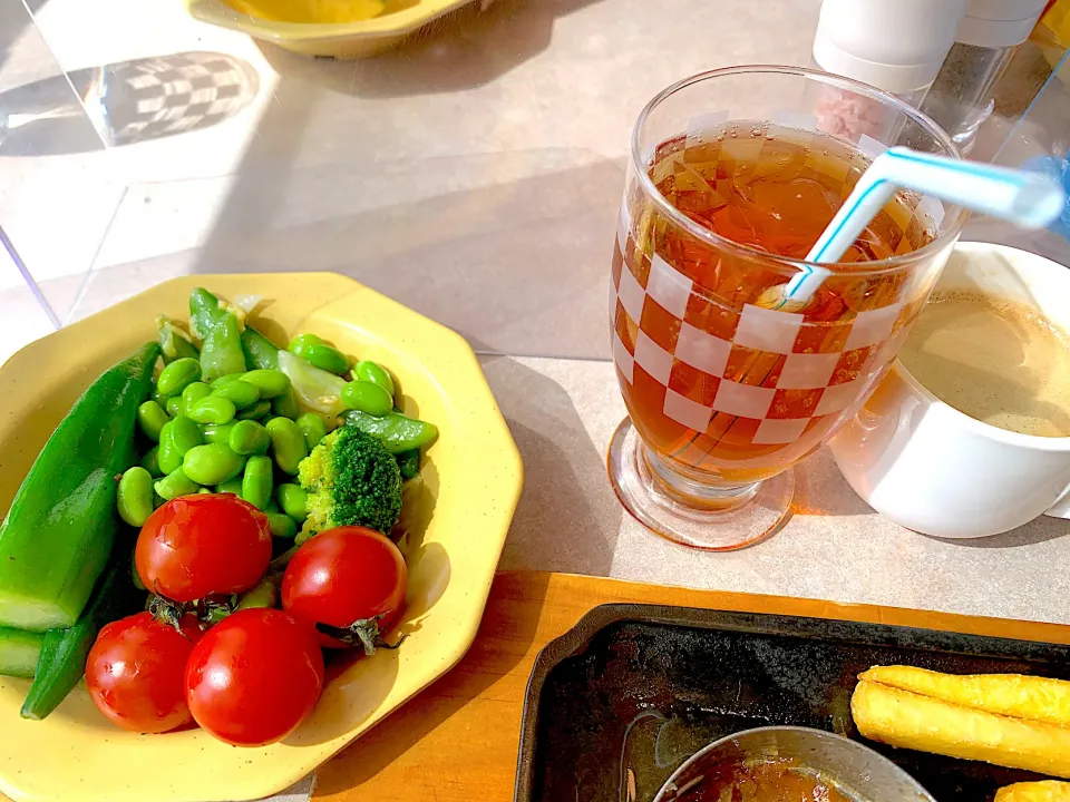 Snapdishの料理写真:ステーキビクトリア　サラダバー、ドリンクバーおかわり|きらさん