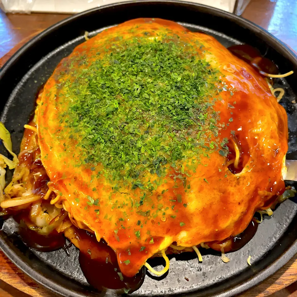 Snapdishの料理写真:お好み焼 イカ天肉玉そば入り|T. Wonderさん