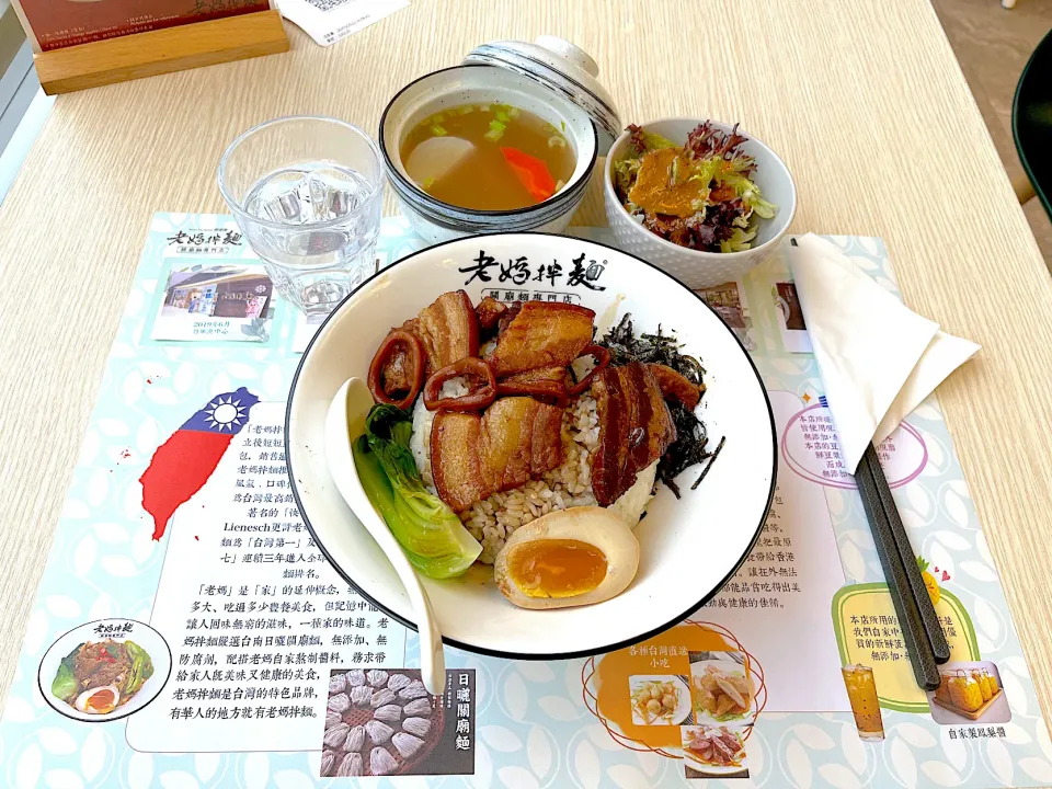 Snapdishの料理写真:Taiwanese braised pork and calamari with rice|skyblueさん