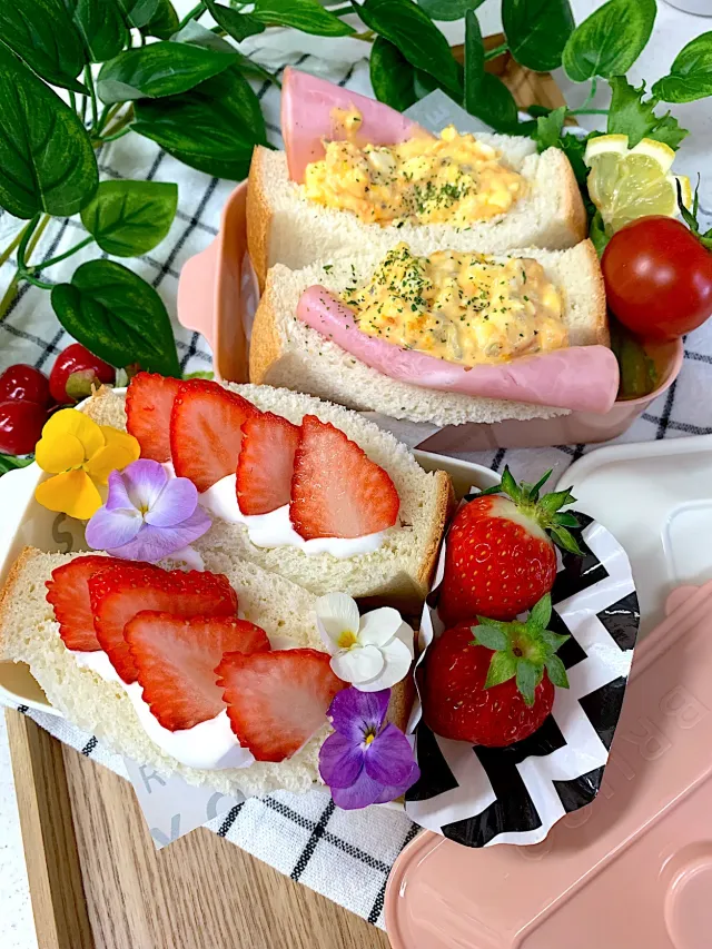 Snapdishの料理・レシピ写真:ポケットサンド｜お弁当にイチゴサンド入ってます〜🍓