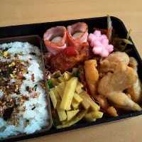 Snapdishの料理写真:2022.03.30 夫弁当🌸ゆかり大根を桜にしました|あやの。さん