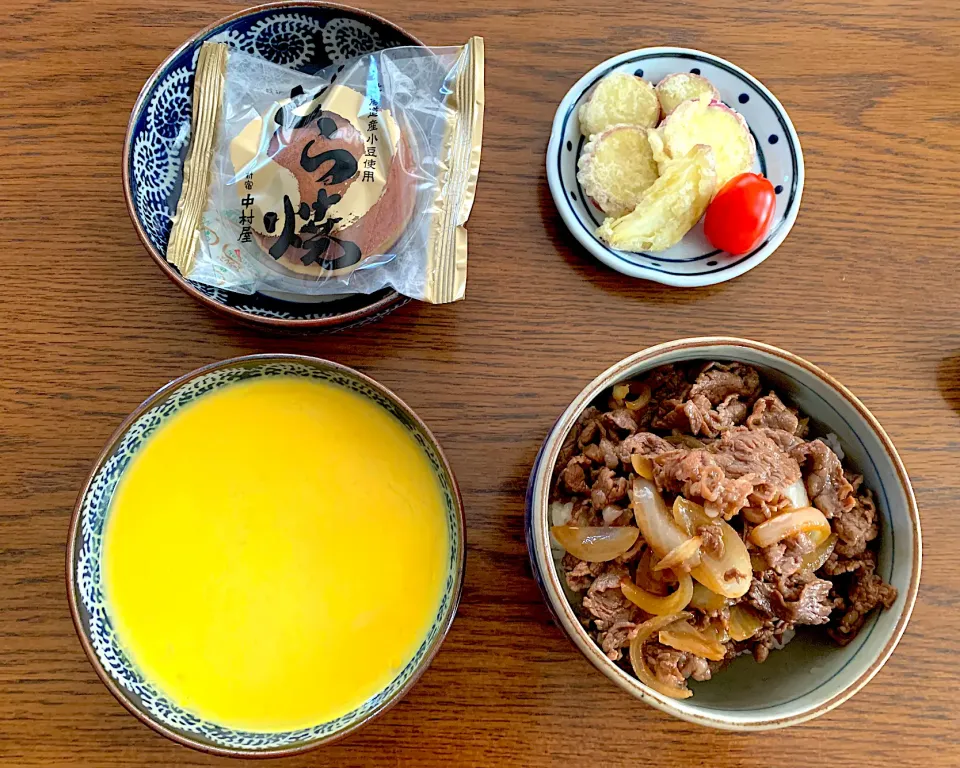 牛丼・さつまいもの天ぷら🍠かぼちやのポタージュ🥗今日の昼食20220330|rococoさん